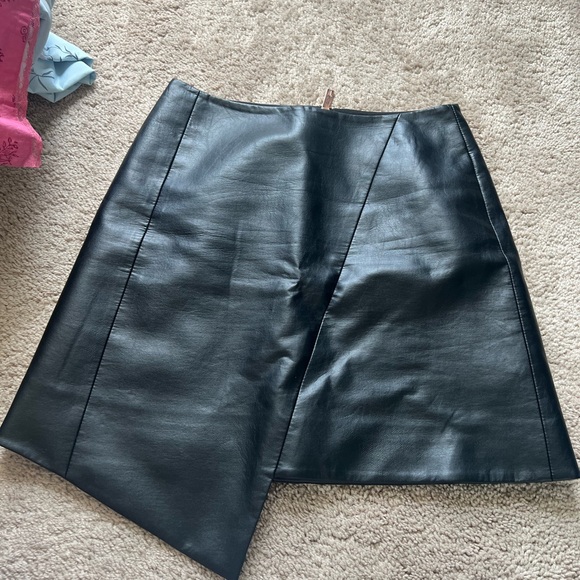 Ted baker Faux Leather skirt - Picture 2 of 6